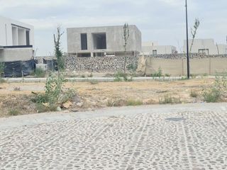 Se Vende Terreno en Lomas del Campanario de 280 m2 Oportunidad!