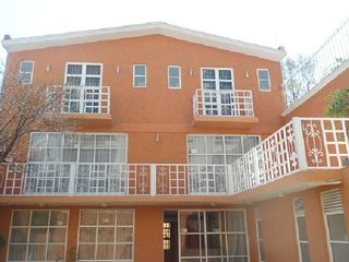 CASA AMPLIA E ILUMINADA