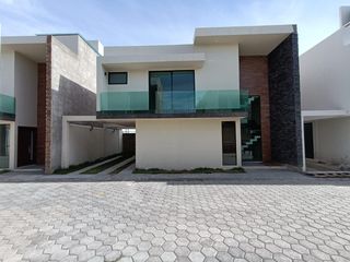 Casa en venta con tres habitaciones sobre Av. Gasoducto  en Tlaxcala.