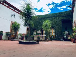 Preciosa Residencia en El Centro Histórico de Querétaro, 7 Recamaras, 4.5 Baños.