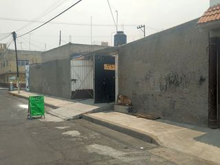 Se vende Casa con Amplio Terreno en col. Mexico, Cd. Nezahualcoyotl