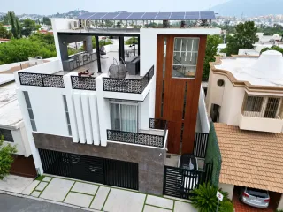 VENTA DE RESIDENCIA DE LUJO CON ELEVADOR, DEL PASEO RESIDENCIAL, MTY, NL.