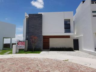 Se Vende Hermosa Casa en CAÑADAS DEL LAGO, 3 Recámaras, Estudio, Jadín, PREMIUM!