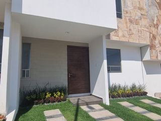 Se vende casa minimalista en fraccionamiento privado en Pachuca, Col. Bosques de Matilde, Hidalgo