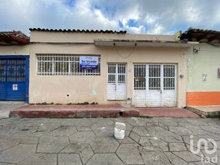 Se vende casa en San Cristobal, zona centro con amplio terreno