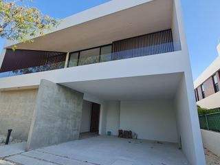 Casa en Venta en Mérida, Yucatán Country Club (Oasis 56)