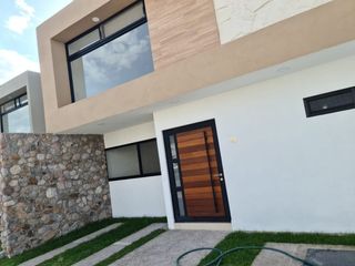 Se Vende Casa en Cañadas del Arroyo,  4ta Recamara en PB, Jardín, DOBLE ALTURA !