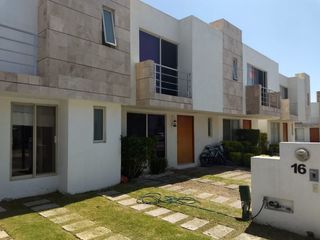 Preciosa Casa en Santa Fe Juriquilla, 3 Recamaras, una en PB, - 3.5 Baños