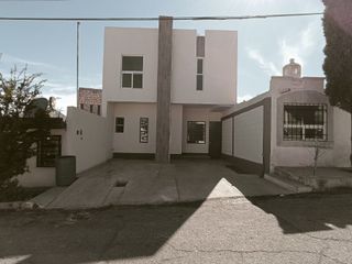 Casa  en Venta en la Zarco, Nueva.
