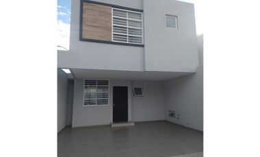 CASA EN VENTA AL NORTE EN VERONA RESIDENCIAL