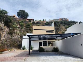 Casa en venta en Loma Dorada en privada
