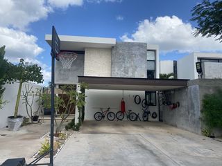 Casa en privada Arborea, Conkal, norte de Mérida, en venta.