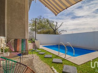 Casa en Venta con Alberca de Un Nivel en La Nueva Santa Maria Cuernavaca $1,650,000