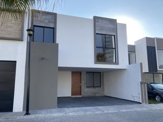 VENTA DE CASA COLONIA SAN VIECENTE FERRER CON AVENIDA NACIONAL Y BLVD MARGARITAS