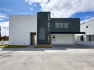 Casa en venta de 4 habitaciones en Hacienda San Antonio, Metepec