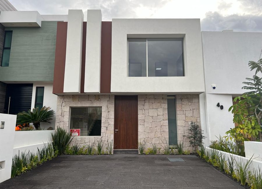 CASA EN VENTA ALTOZANO, MORELIA. DISEÑO MODERNO, ACABADOS DE LUJO
