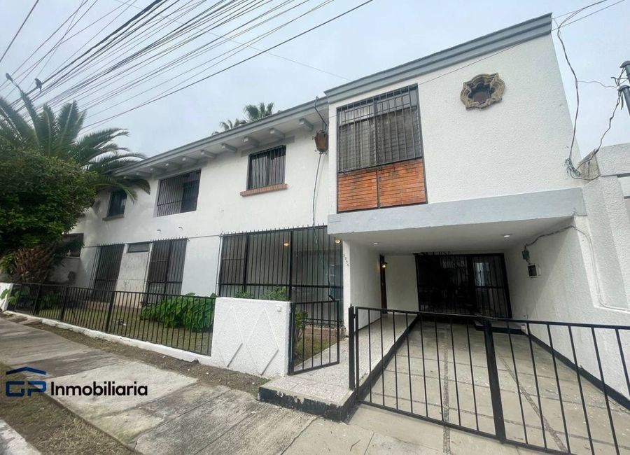 CASA EN VENTA EN FRACCIONAMIENTO CAMPO DE POLO CHAPALITA.