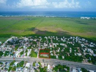 Terreno en venta en Puerto Morelos sobre Carretera Federal uso mixto comercial