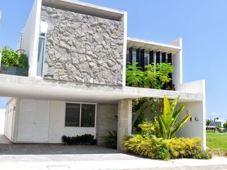 Casa en VENTA recamara planta baja en LOMAS DEL DORADO Boca del Rio