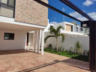 Casa de 3 recamaras y con piscina, en renta, ubicada en zona Residencial, Conkal
