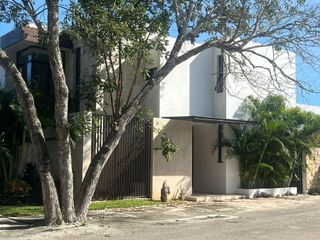 Casa en renta en privada Chaactun, Zona Country, Mérida, Yucatán.