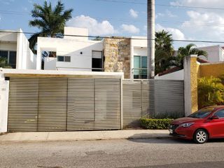 Casa en Renta Amueblada 4 Habitaciones, Residencial Montecristo, Merida