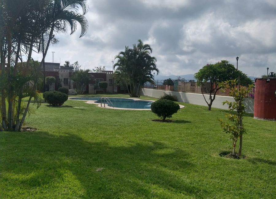 CASA CON ALBERCA CAMPO VERDE TEMIXCO