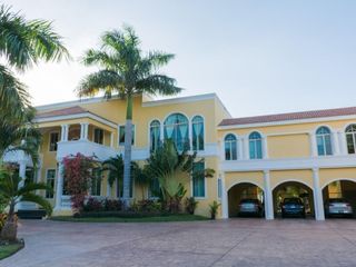 Casa de 5 habitaciones en privada , Club de Golf  La Ceiba