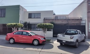 CASA EN VENTA OPORTUNIDAD A NEGOCIAR COL JARDIN S.L.P.