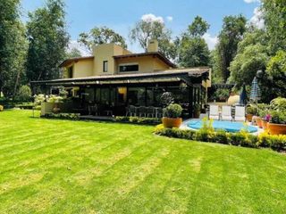 CASA EN VENTA DENTRO DE CLUB DE GOLF AVANDARO