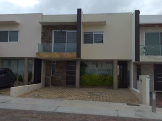 Preciosa Casa en Cañadas del Lago, 3 Recamaras, 2.5 Baños, Jardín, Terraza..