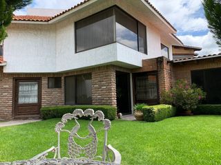 Casas en Venta en Loma Dorada: 3 Recamaras, Jardín, 3.5 Baños, Cto Servicio..