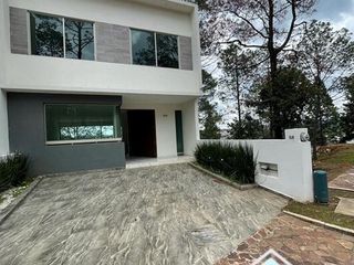 Casa 2 niveles + Sotáno en venta en El Pinar Altozano $3,950,000