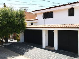 Casa en Renta Jardines de Guadalupe con Uso de Suelo Mixto, Ideal para edificio.