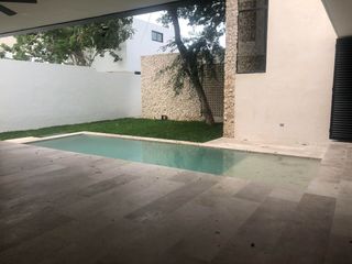 Hermosa Casa en Venta en Priv. Manantiales de Cocoyoles Mérida, Yucatán