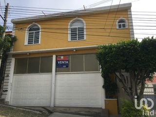 Venta de Casa en calle Aguacate, Arboledas, Querétaro.