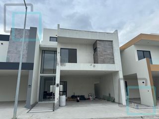 CASA EN VENTA COLONIA GUAXUCO ZONA CARRETERA NACIONAL SANTIAGO