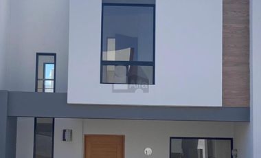 "Casa en venta en Lomas de Angelópolis, Puebla: 3 recámaras, con suite en planta baja"