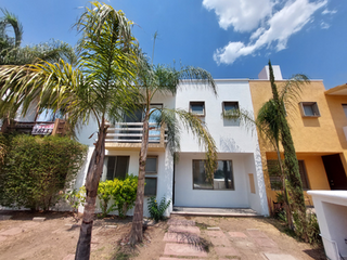 RESIDENCIA EN VENTA JUSTO LOS QUE TU FAMILIA NECESITA AL SUR DE GUADALAJARA