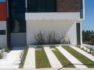 Residencia de Autor en Grand Juriquilla, 4ta Recamara, Sótano, ROOF, Jardín..