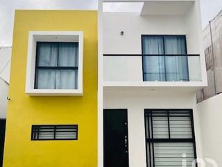 Casa en venta al norte de Mérida Yucatán, Floresta Residencial, con piscina