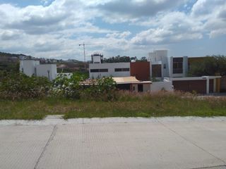 En Venta Terreno en Real de Juriquilla, 339.28M2. Dos Frentes, Calle en Circuito