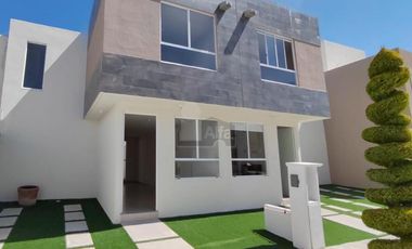 En Venta casa nueva en Lomas de la Plata Modelo Platino. a 2 min de Explanada