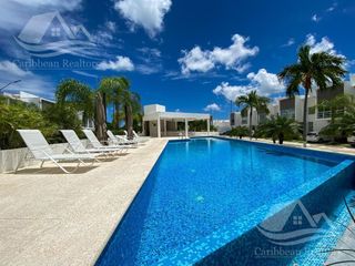 Casa sobre Av Huayacan, gran ubicación, Cancún