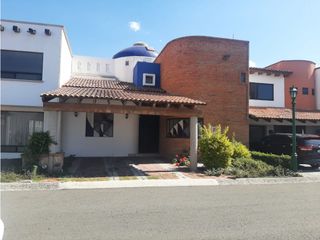 Venta de amplia casa Hacienda San Miguel Queretaro