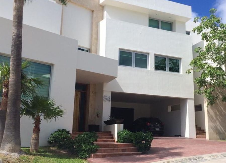 CASA EN VENTA AL NORTE LA JOLLA RESIDENCIAL