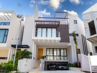Casa en venta en el exclusivo fraccionamiento La Laguna I Puerto Cancún.