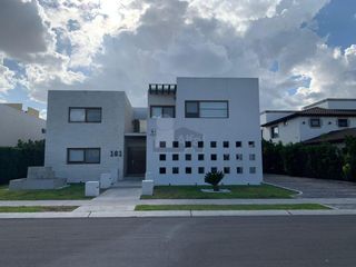 Casa en Venta en El Campanario, Querétaro