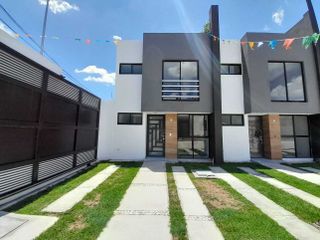 Casa nueva en Venta, con recámara en planta baja en San Isidro Castillotla