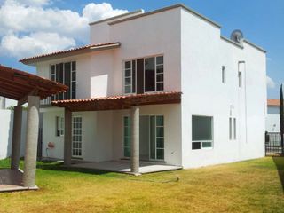 Hermosa Casa en Punta Juriquilla, T,341 m2, Jardín, 3 Recamaras,  3.5 Baños..